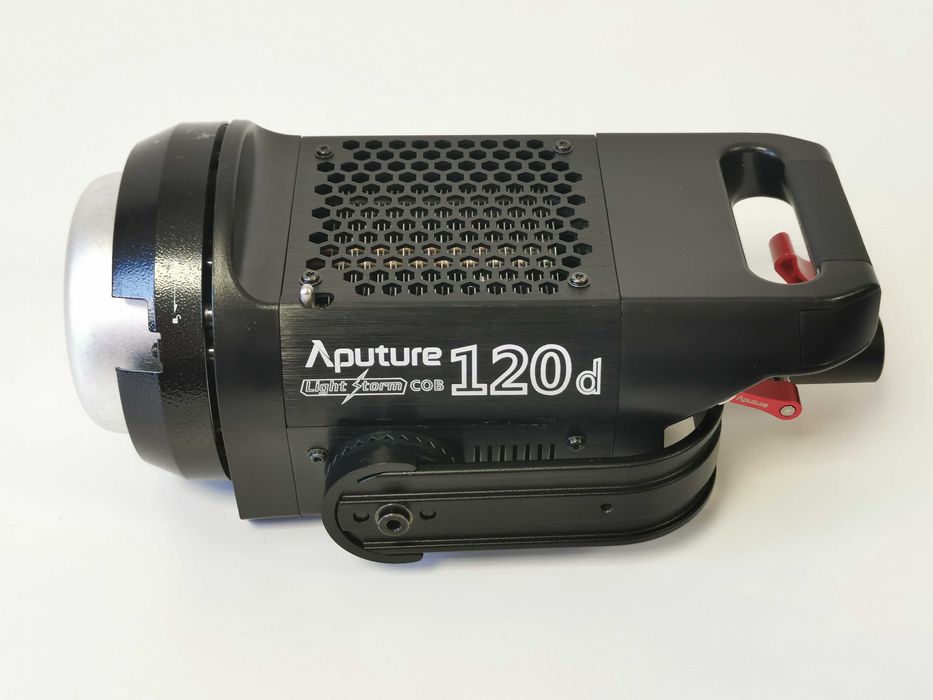 Aputure Light Storm COB 120D диодно постоянно осветление
