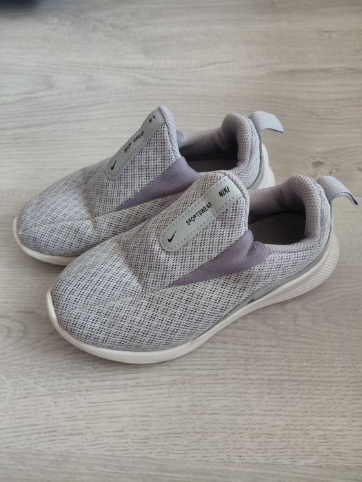 NiKE оригинални маратонки и кецове