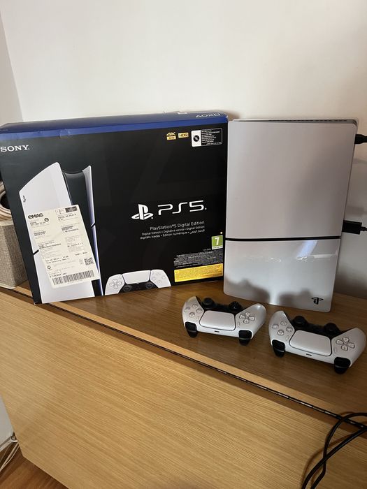 Playstation 5 digital edition- 2 controlere 1 T