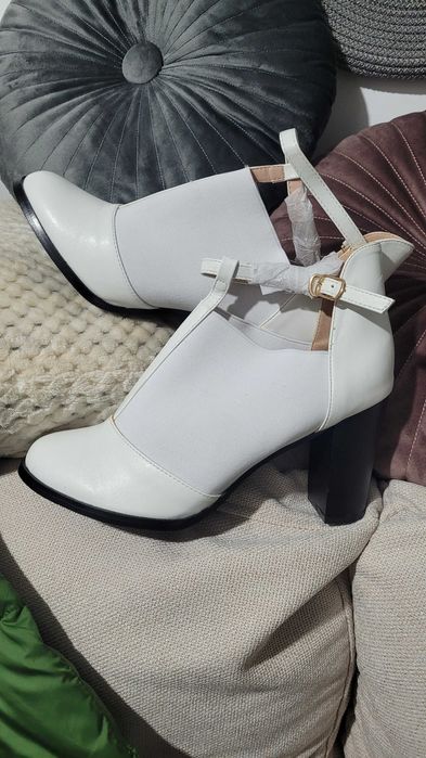 Официални бели боти с ластик -естествена кожа