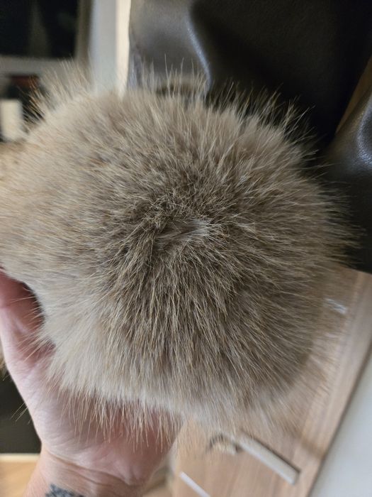 Късо кожено яке с пух Хита на сезона