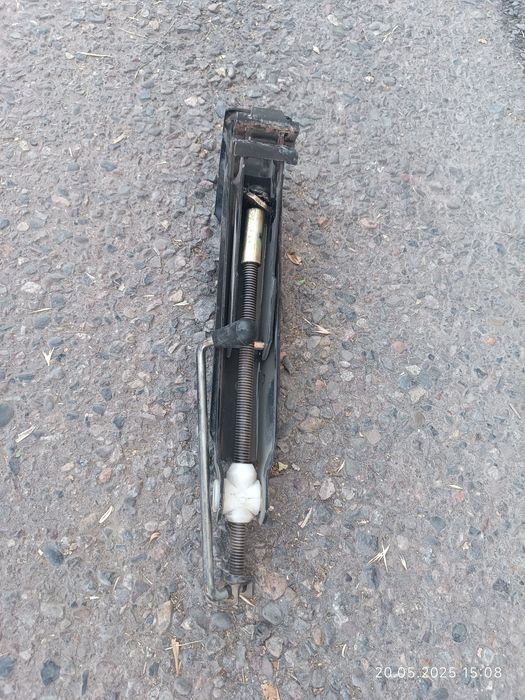 Продам Домкрат от Нексий 1-2. Дамкрат сотаман Нексия 1-2 учун.