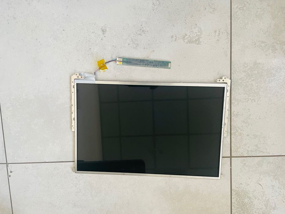 Display SHARP, laptop.