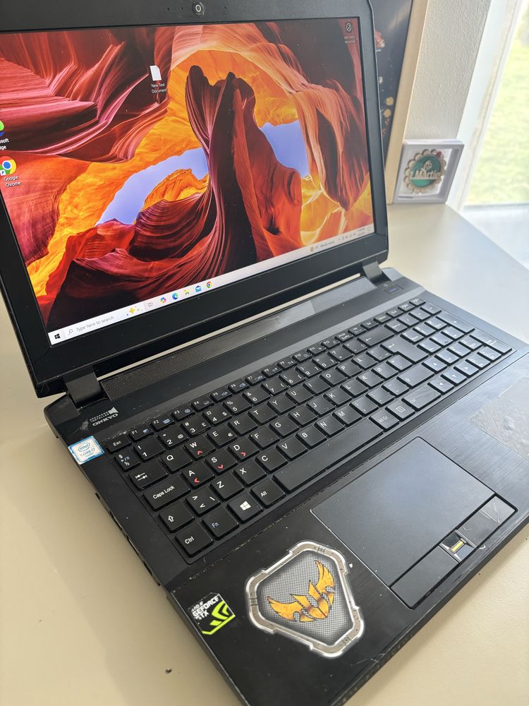Laptop Clevo Gaming• i7-6820HK • Placa video dedicata de 6 Gb (Gtx 970