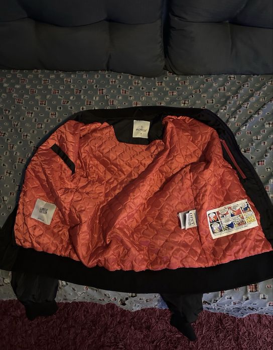 Moncler бомбер яке