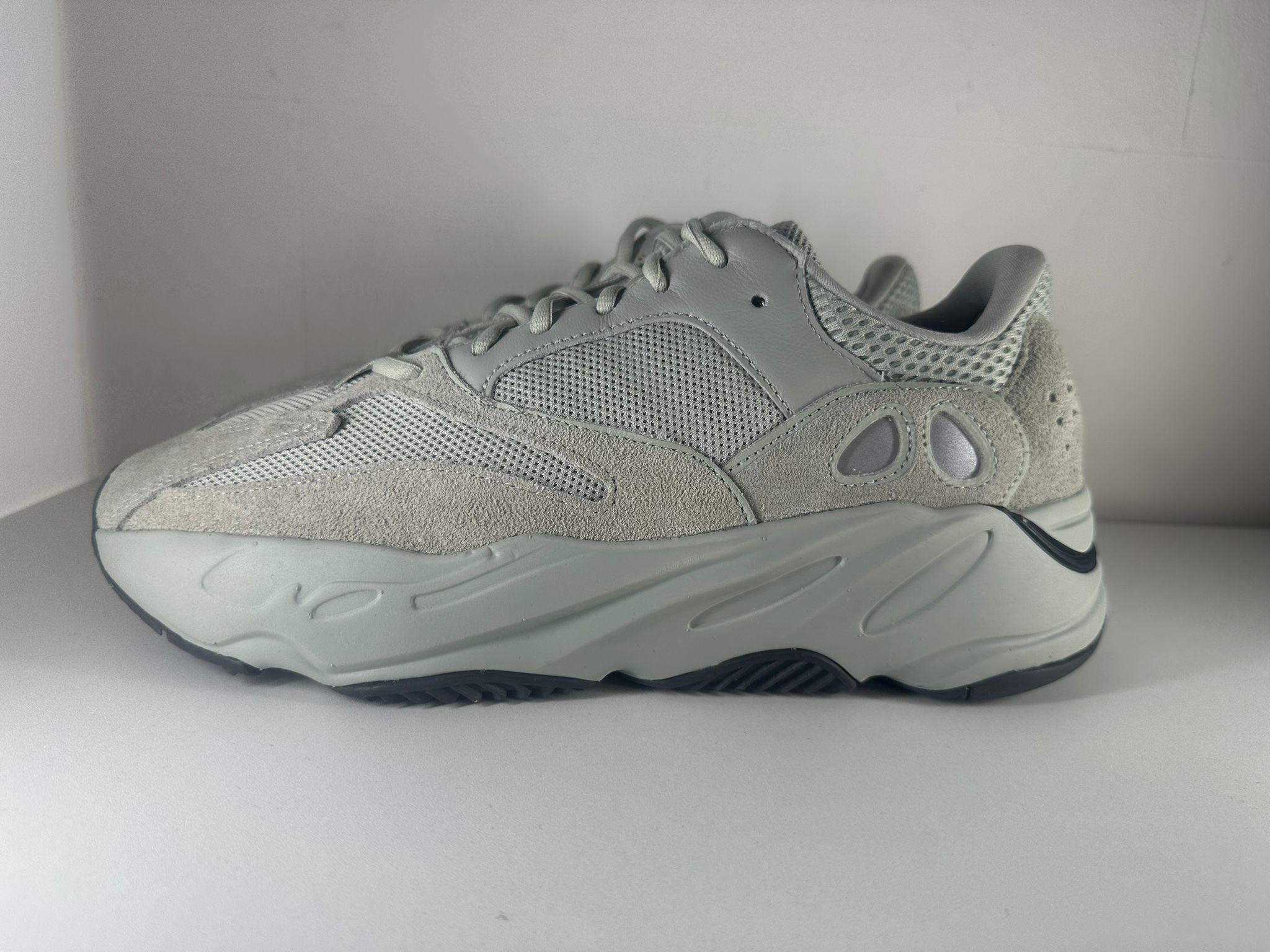 Yeezy 700 Adidas Original