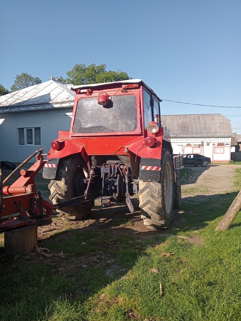 Vând tractor DT 445 Românesc
