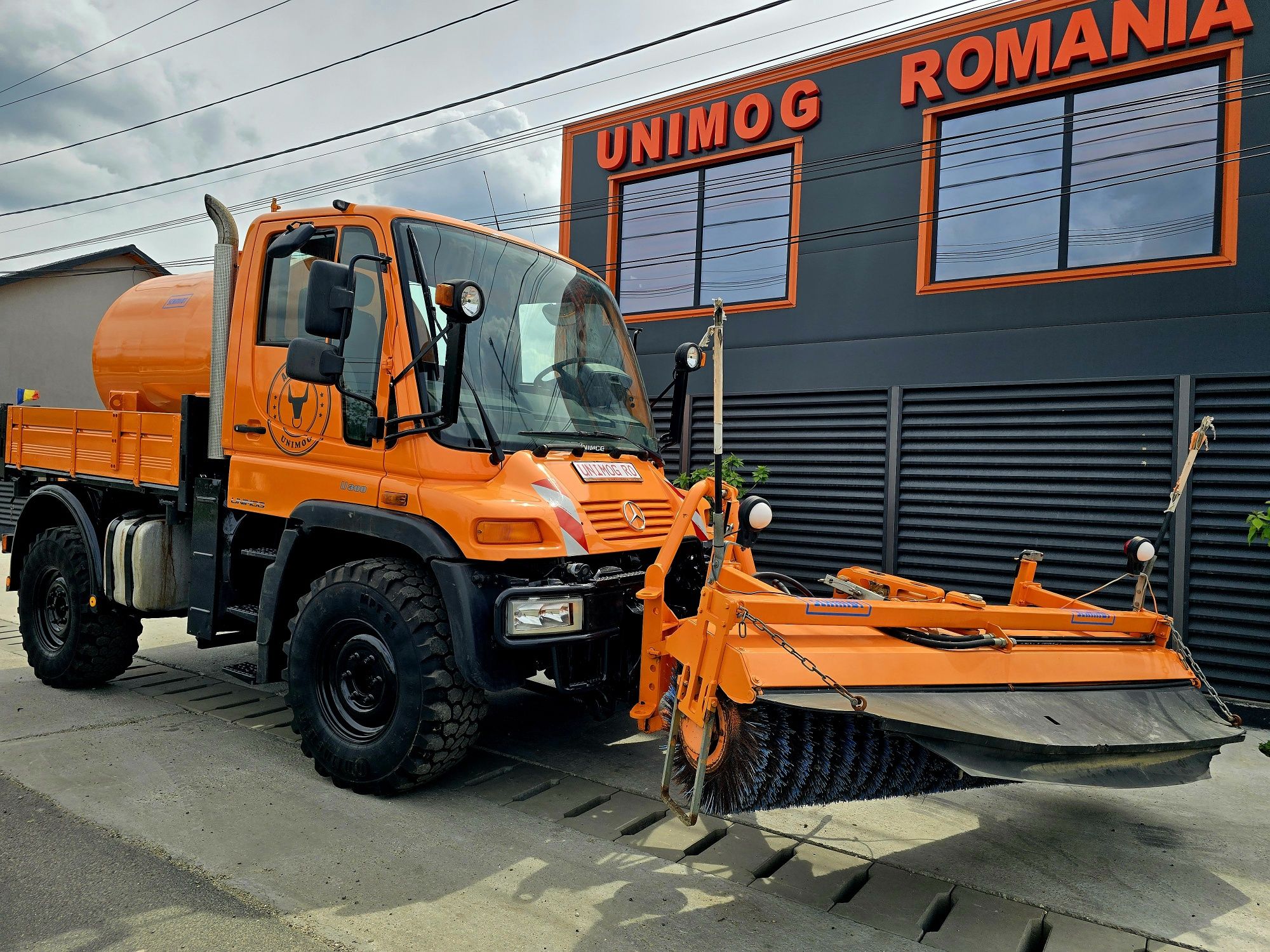 UNIMOG CU Perie si Bazin apa U300 U400 U500