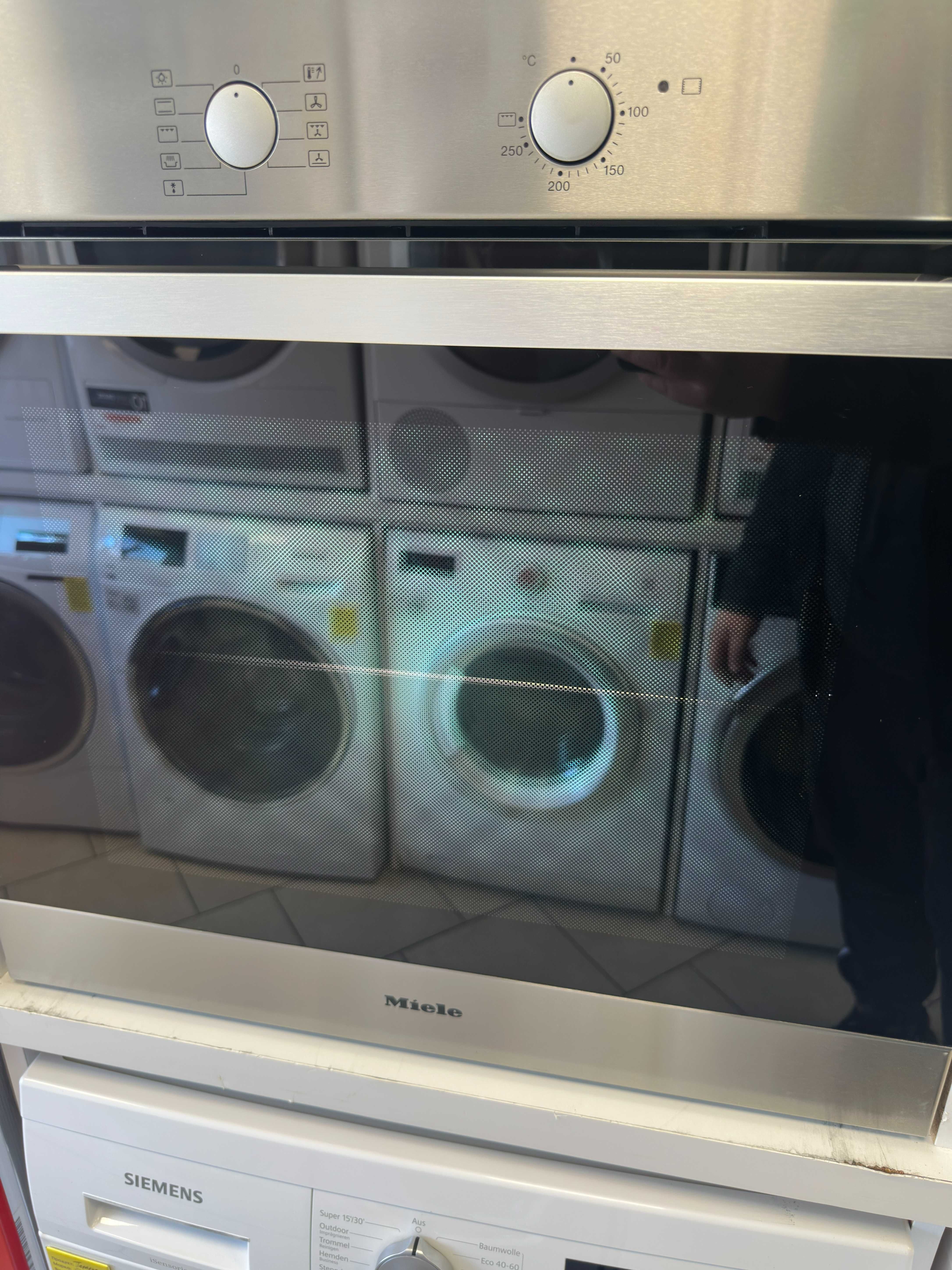 Фурна за вграждане Miele H 4204 B, употребявана