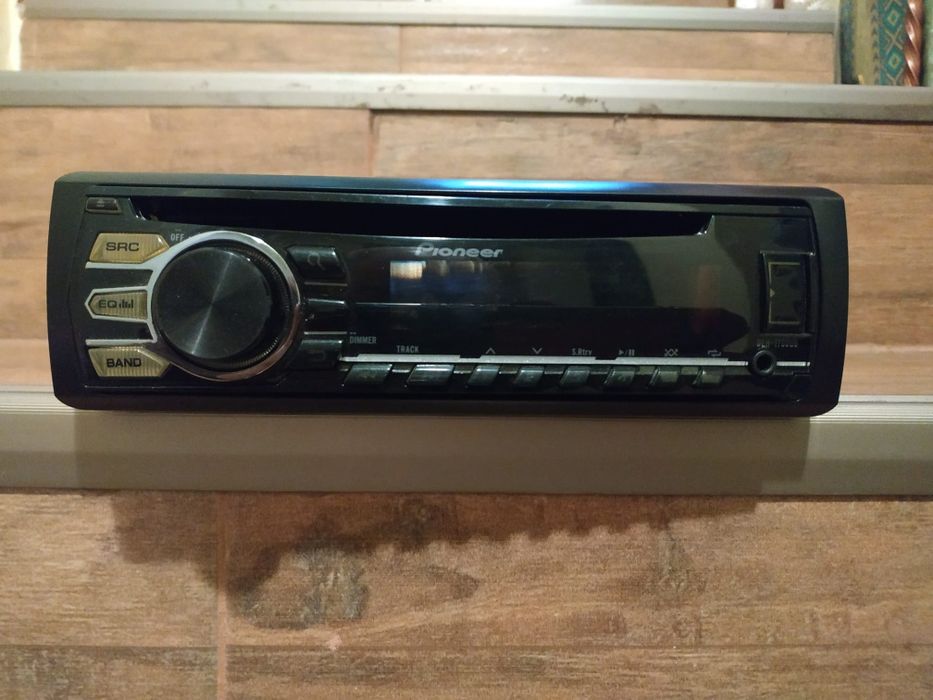 Doua radio cd auto pioneer și jvc 4x50w