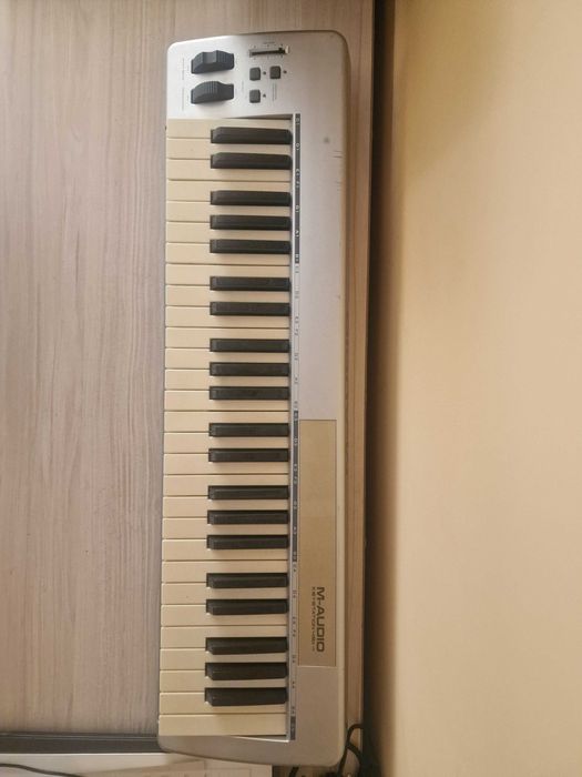 M-Audio Keystation 49e MIDI контролер