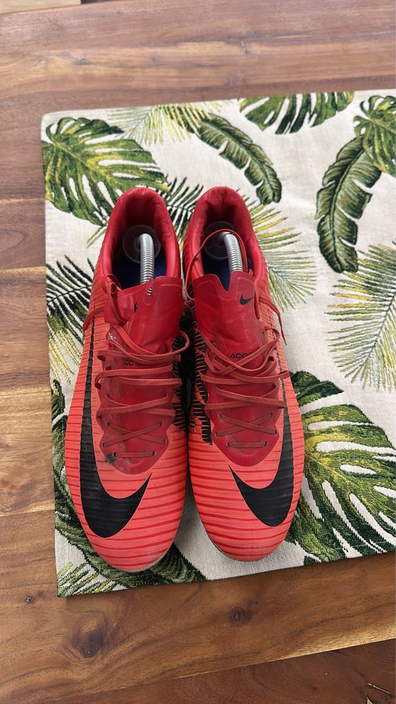 Продавам железни бутонки Nike mercurial.