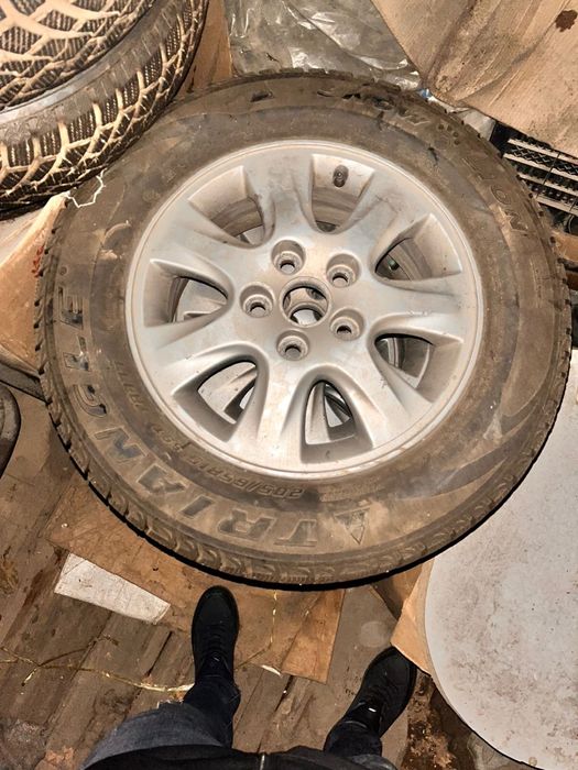 Шины с диской 205/55/15 почти новый