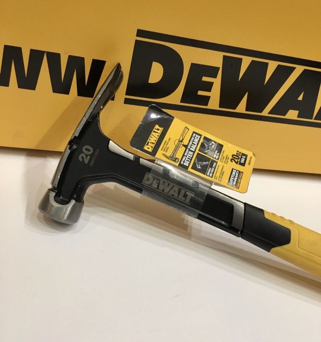 Стоманен Чук DeWALT 20oz  835гр.