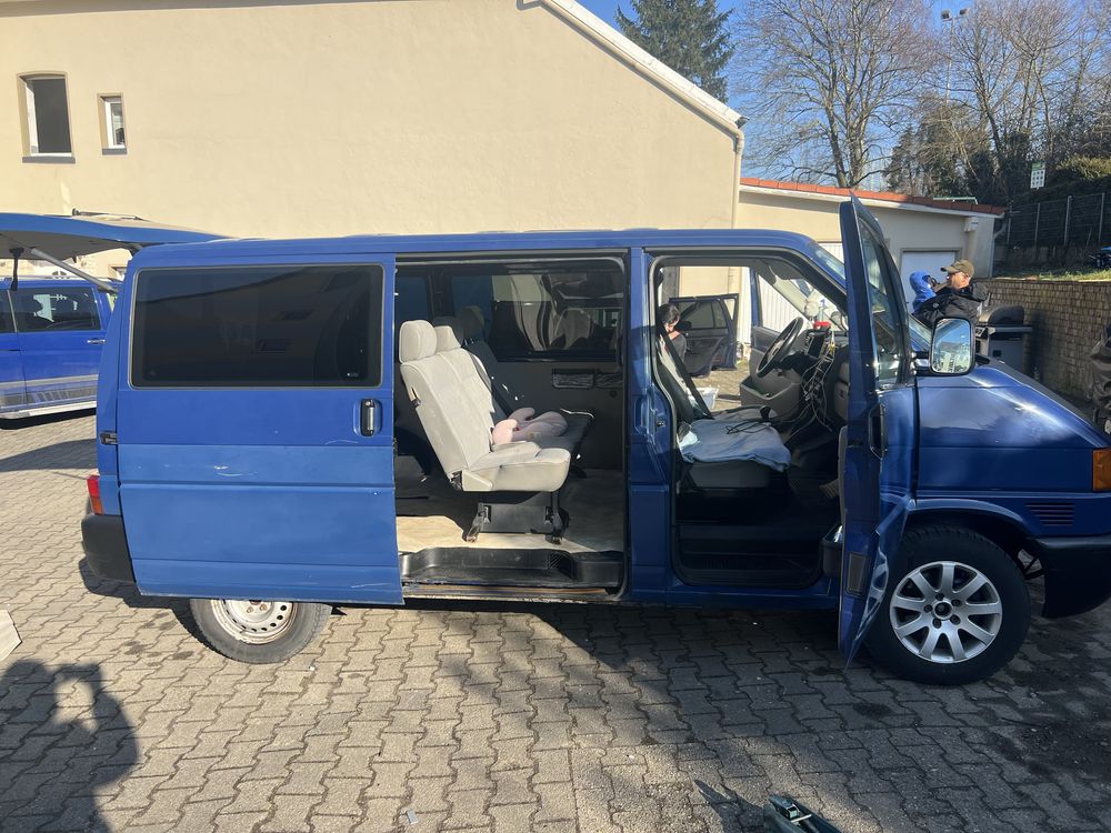 Vand wv t4 2.5 102 cp 8+1 locuri