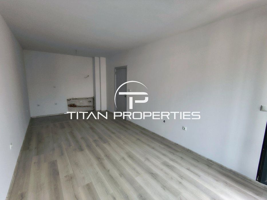 Двустаен апартамент в жк. Христо Смирненски