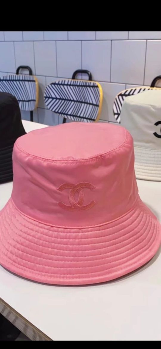 Pălărie Chanel model 2025, 2 modele