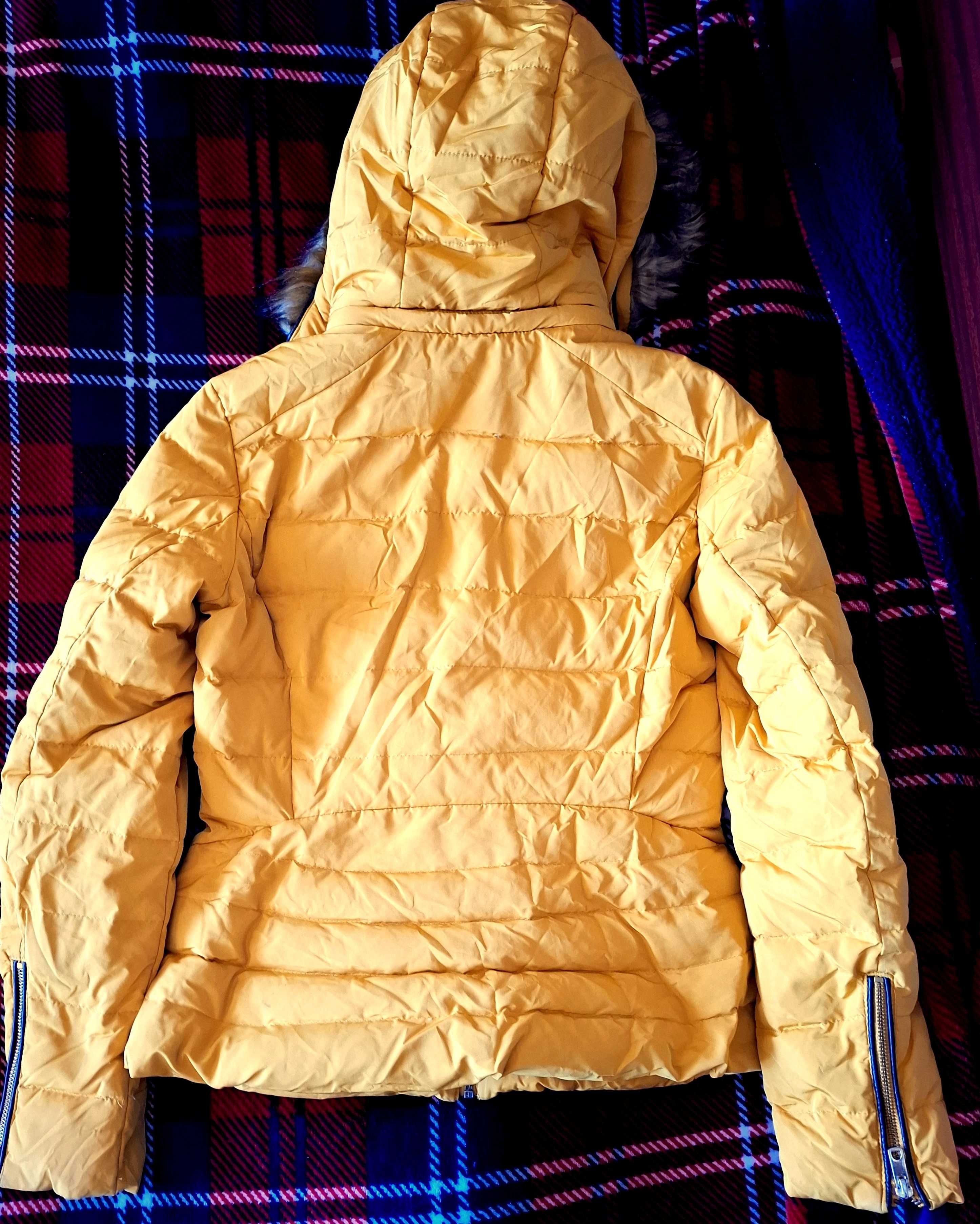 Дамско яке от ZARA, размер М