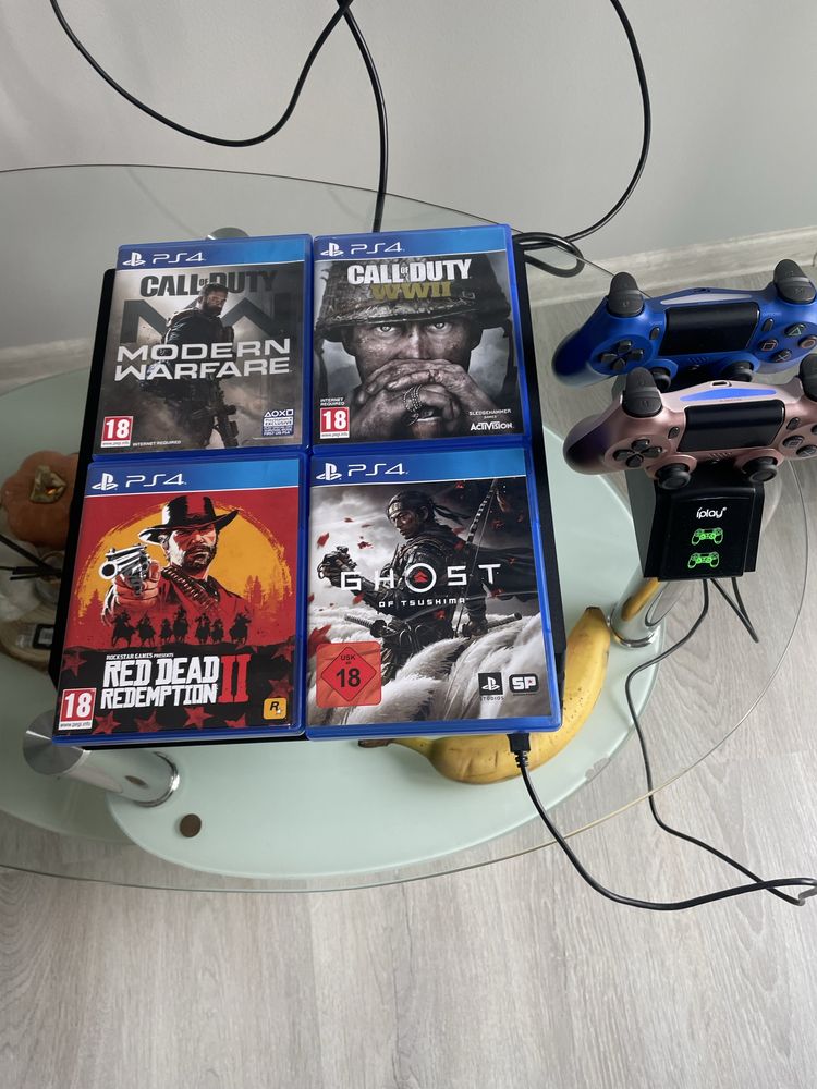PS4 PRO 1TB + 2 джойстика + зарядно + 4 игри – ТОП!