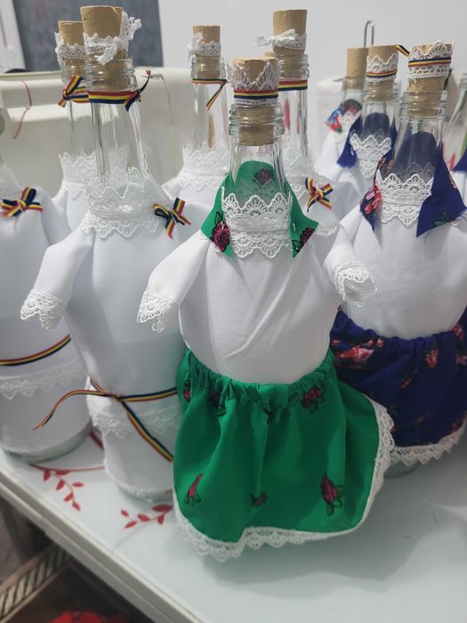 Vand sticle traditionale 25lei buc.