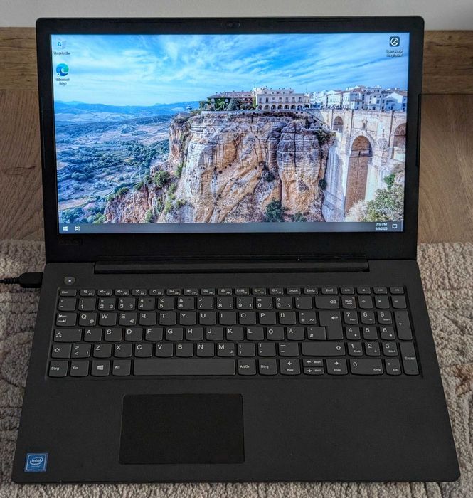 Lenovo V130 de top top