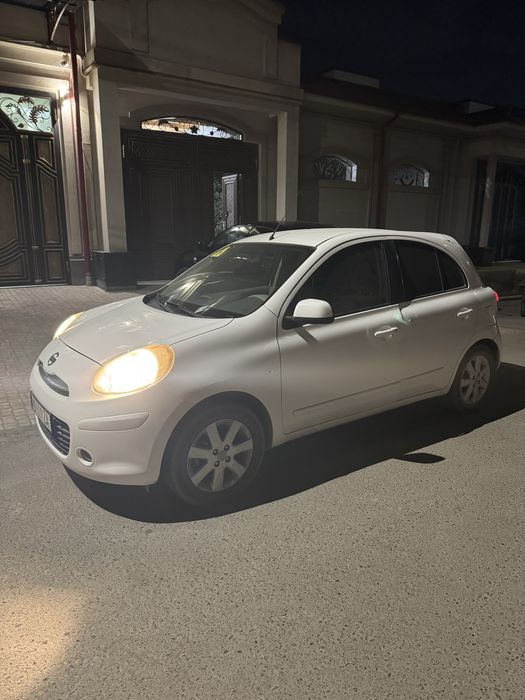 Nissan Micra белый