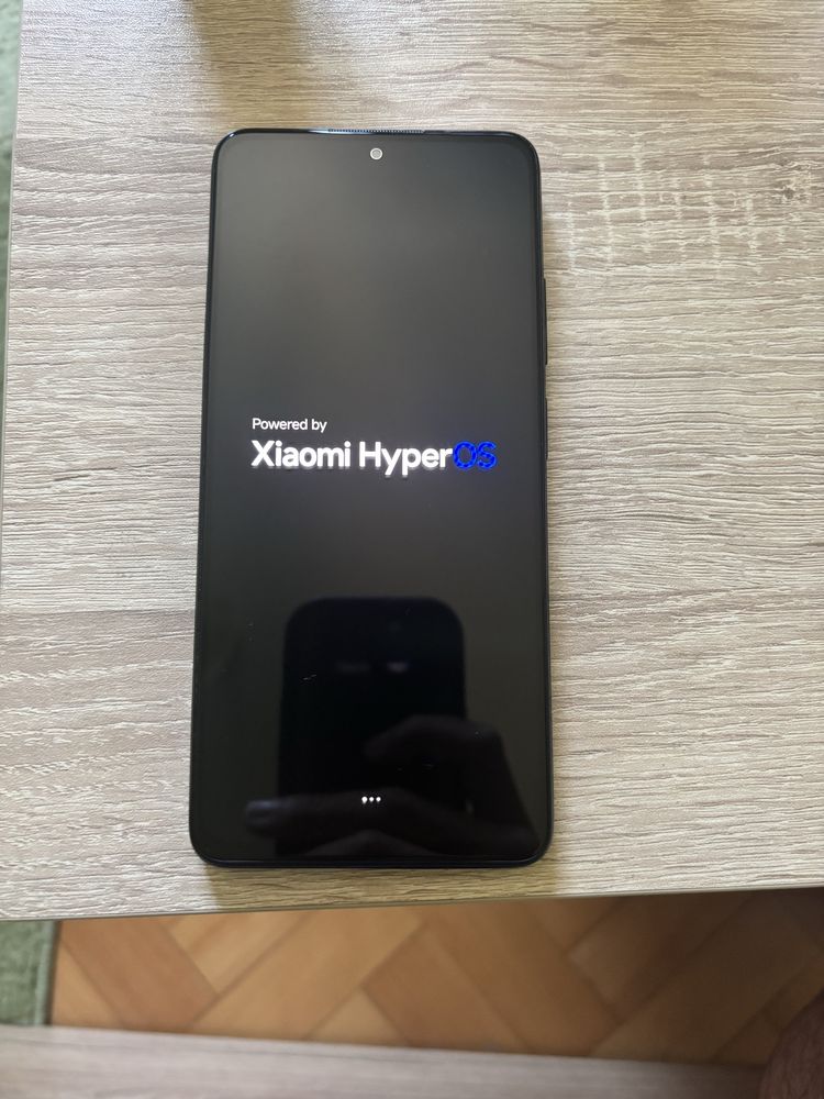 Продавам Xiaomi Redmi Note 11 Pro – перфектно състояние + подаръци