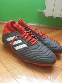 Vand Ghete de fotbal Adidas Predator