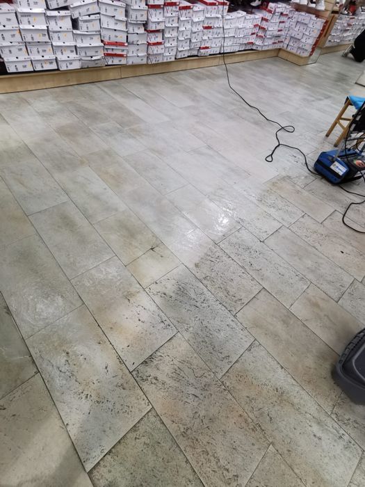 Curatare gresie Brasov Decapare gresie curatare pardoseli dure brasov