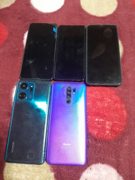 Vând lot de mobile defecte .