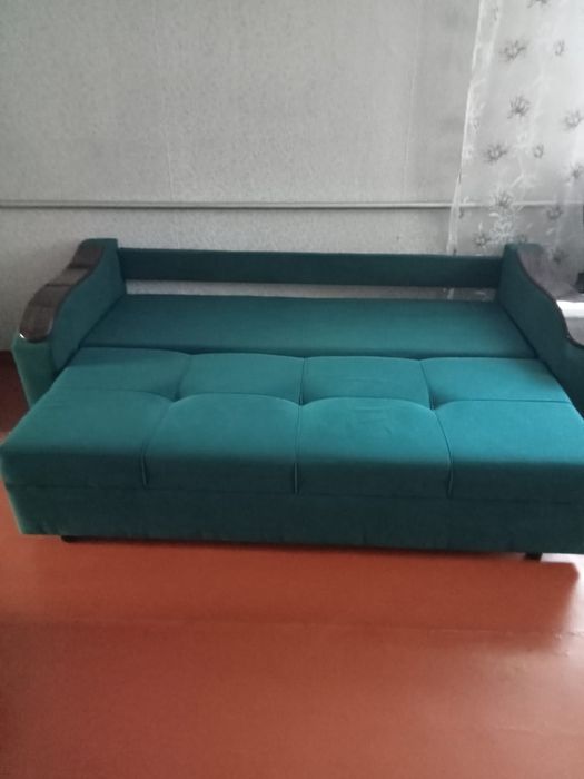 Продам диван и два кресла  в отличном состоянии.