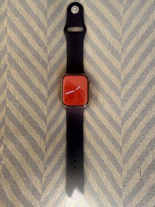 Apple Watch Series 8, златен, 45 мм, почти неизползван