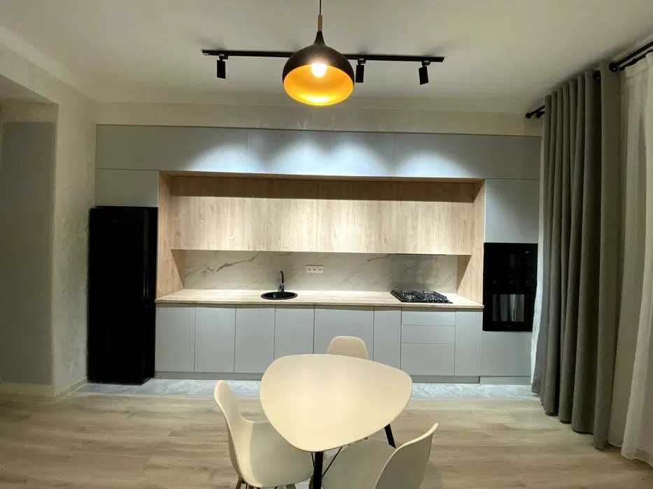 Сдается Шикарная Квартира на Ц-5!  (2/8/12) ЖК Казахстан!  838*