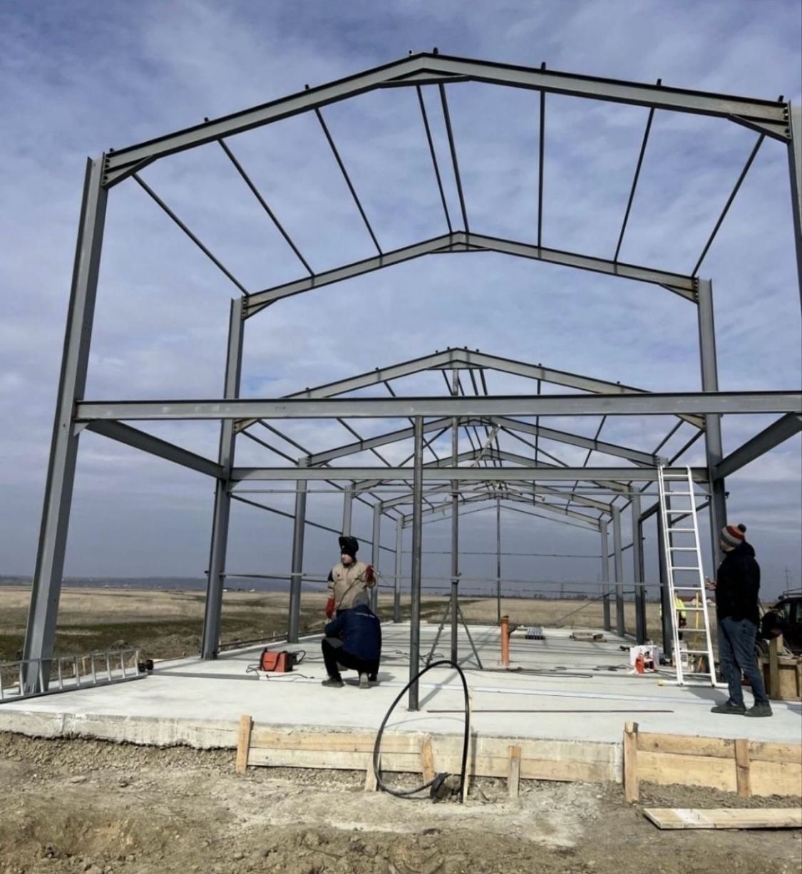 Construim si vindem hale metalice