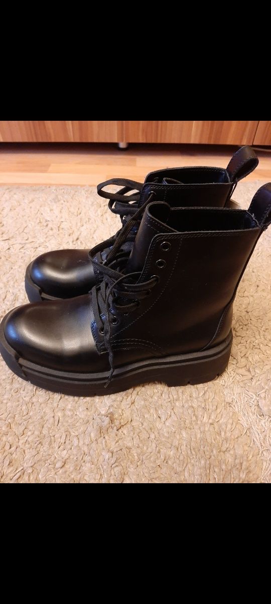 Ghete  Zara cu talpa volum 5 cm usoara,model Balenciaga,40