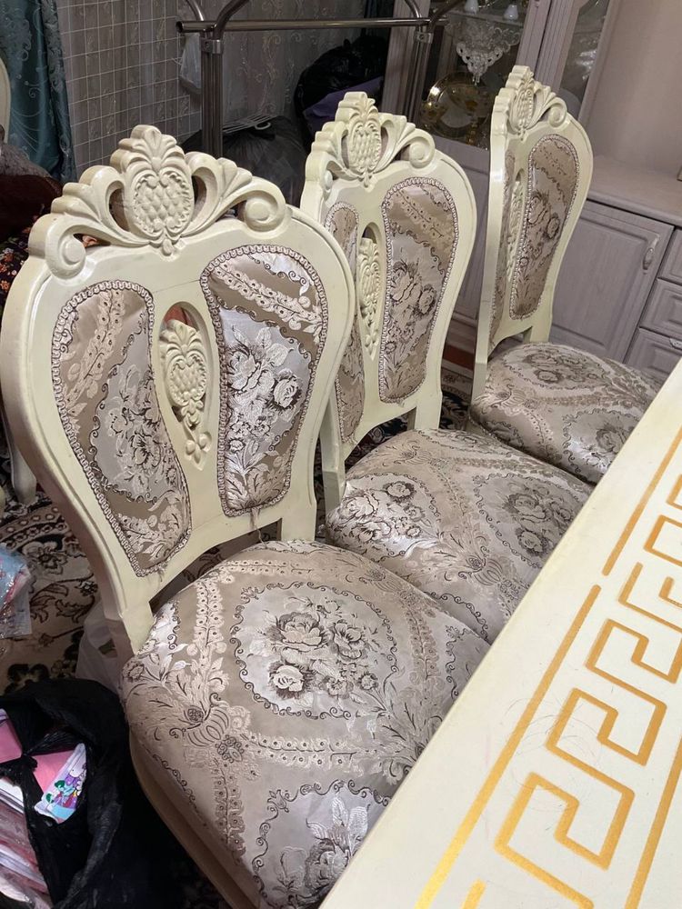 Продам стол с стульями 12 шт