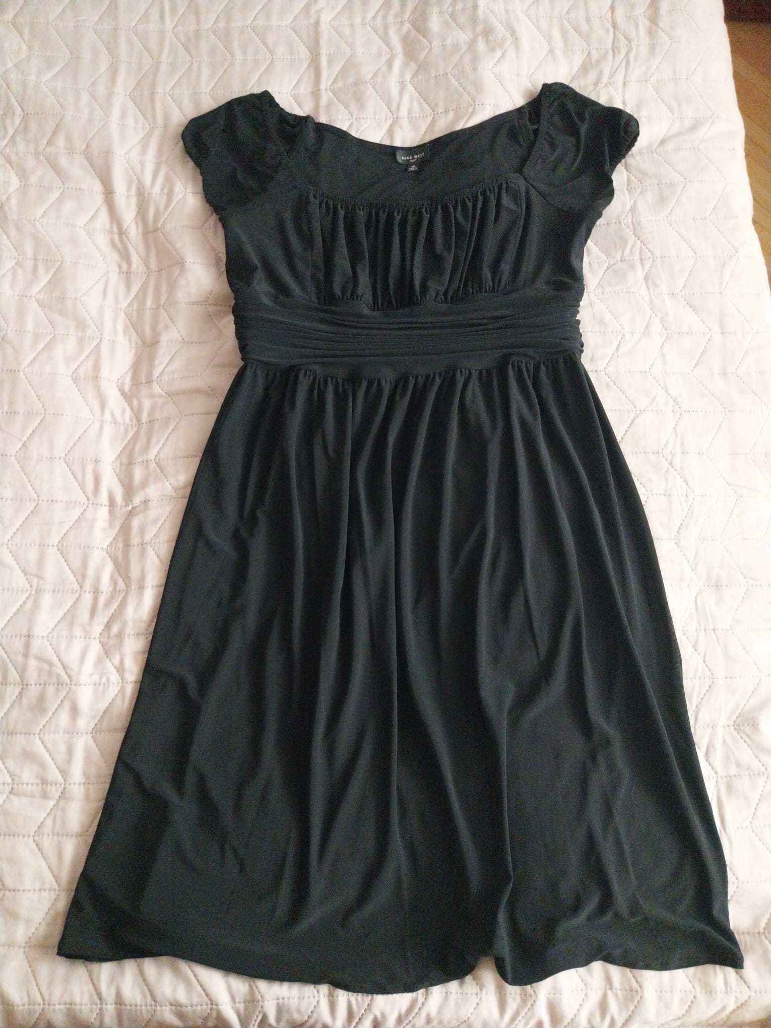 Rochie neagra, de ocazie