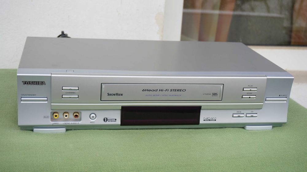 Video recorder VHS Toshiba V752 stereo Hi-Fi DEFECT