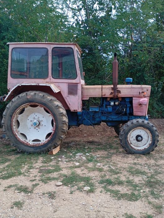 Vând tractor U650 +utilaje