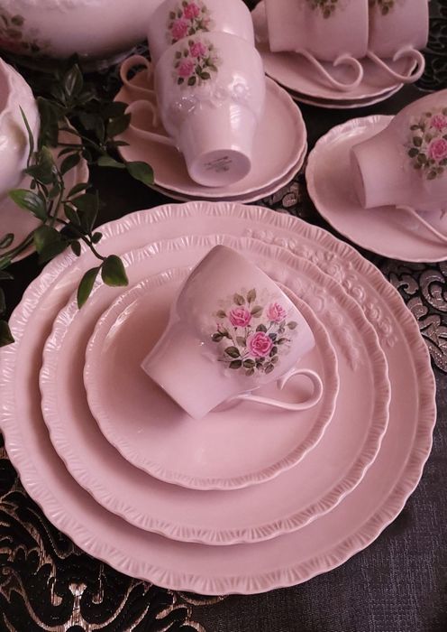 Немски сервиз за хранене и кафе Hutschenreuther.  Розов порцелан
