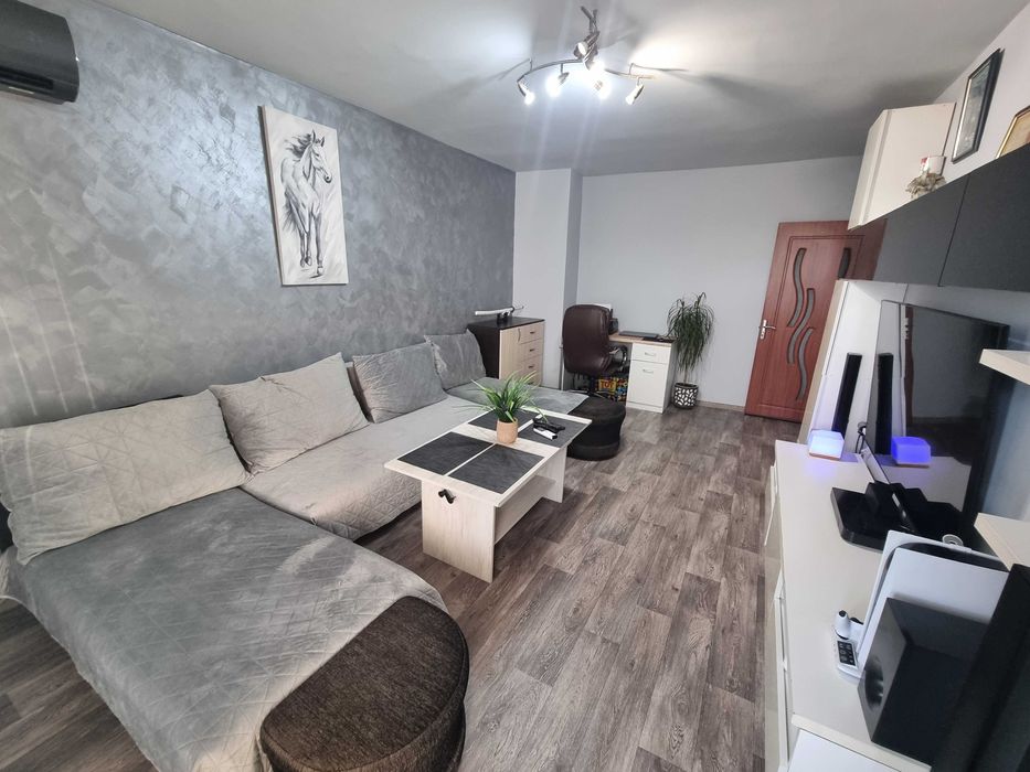 Двустаен апартамент за продажба в кв. Орлова чука, гр. Благоевград