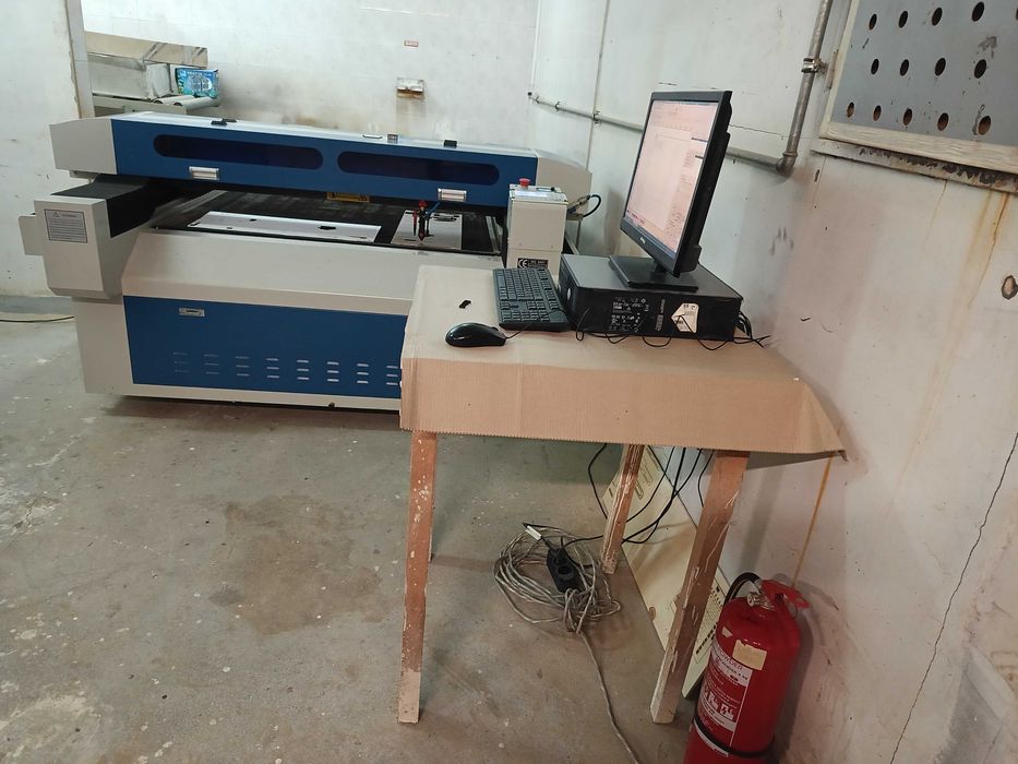 180W 1325 CO2 Лазер за гравиране и рязане Co2 laser 1300*2500мм