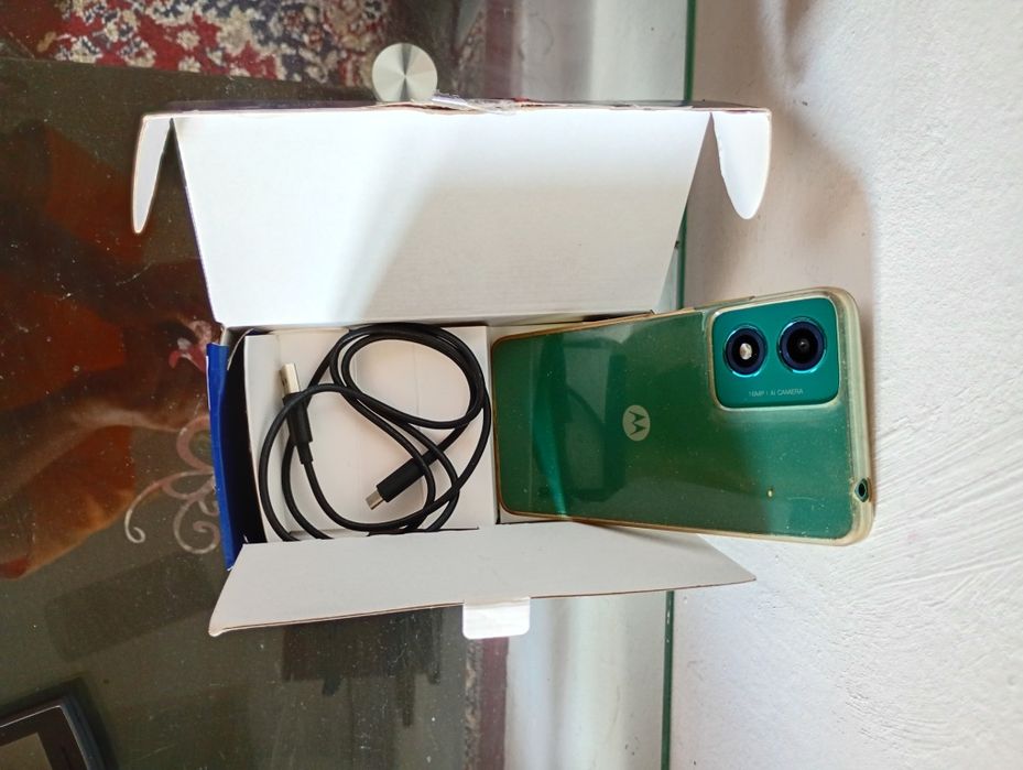 Продавам телефон Motorola g04 4G