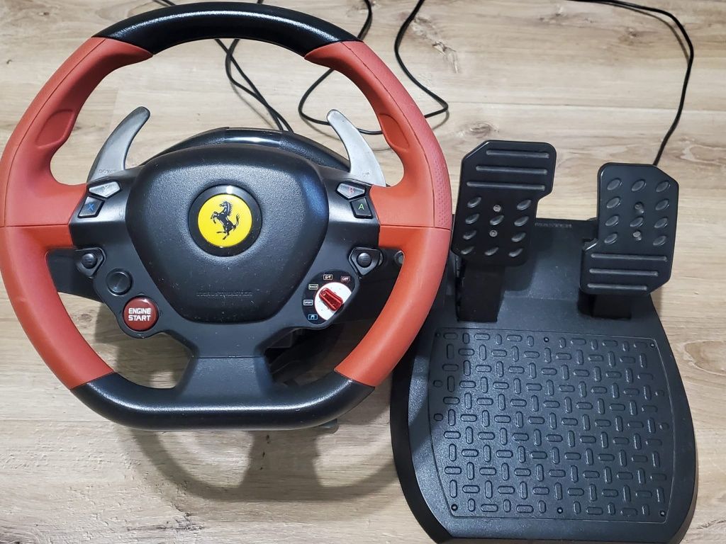Vand volan de gaming THRUSTMASTET Ferrari pentru xbox.
