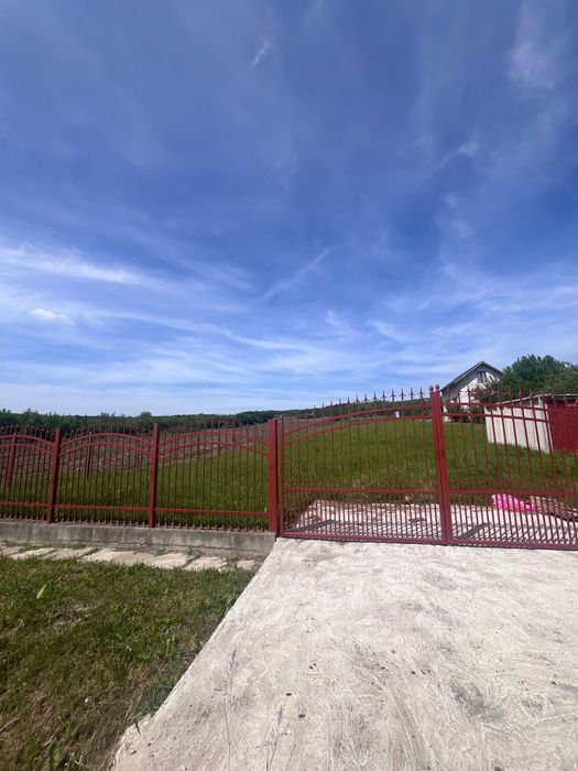 TEREN de vânzare ideal pentru construcții de case și duplex