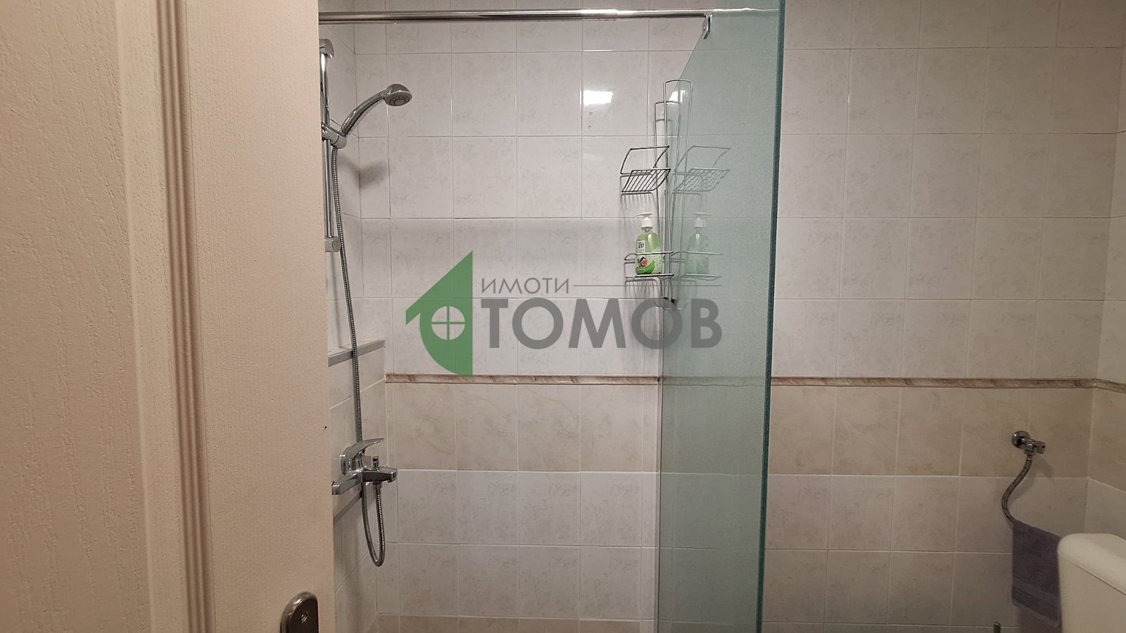 Обзаведен двустаен апартамент в Център