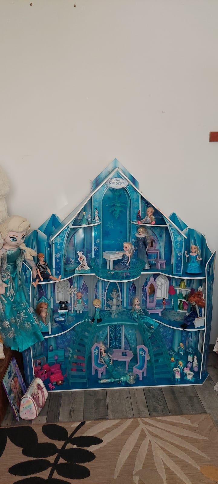 Se vinde Castle Frozen