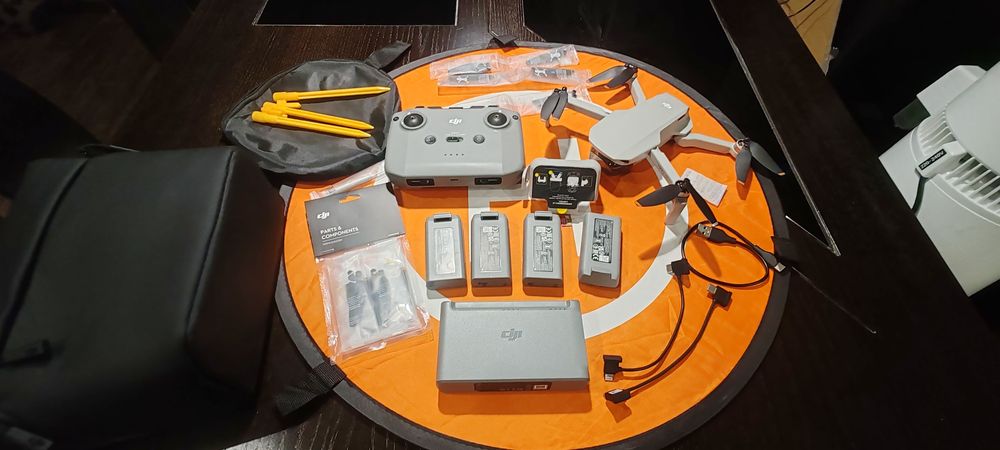 DJI Mini 2 SE Fly More Combo