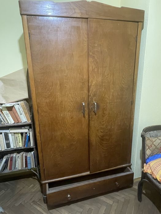 Обзавеждане от масивно дърво