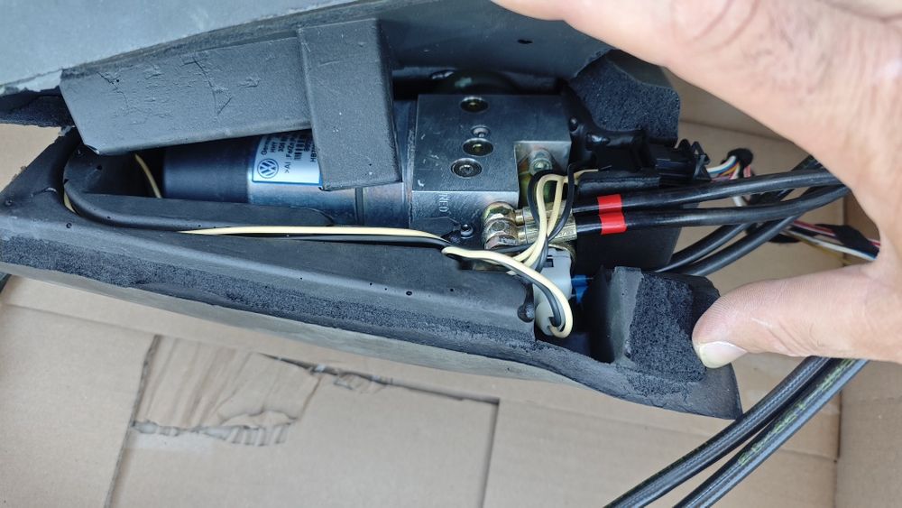 VW Phaeton амортисьори с помпа за багажника